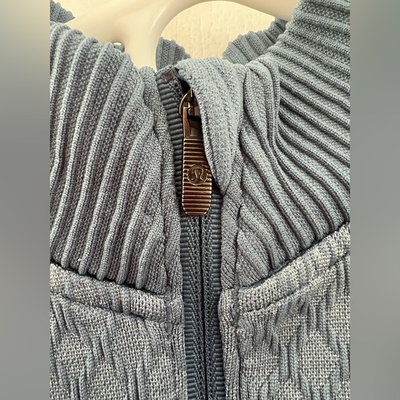 Lululemon Rest Less 1/2 Zip Slate Blue / White Sweater (Size 2) - Picture 10 of 12